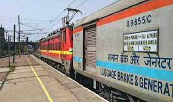 नयी दिल्ली-झांसी ताज एक्सप्रेस में लगी आग