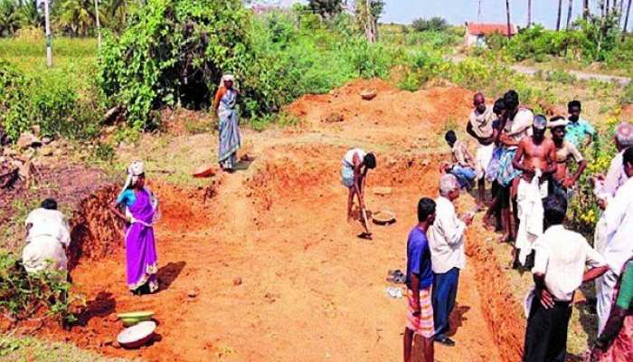 मनरेगा से रास्ता बनाने में मिला साढ़े चार लाख रुपये का गबन