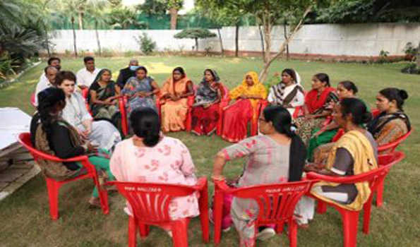 आशा कर्मचारियों ने प्रियंका से की मुलाकात