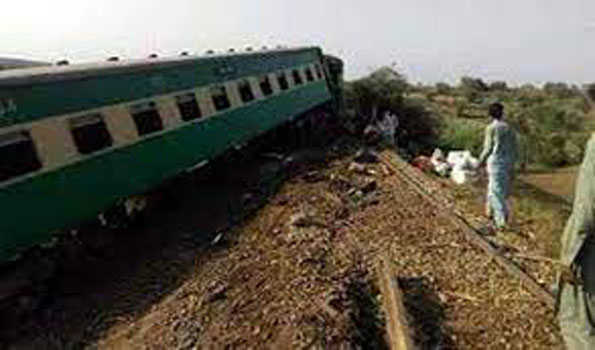 कन्नूर बेंगलुरु एक्सप्रेस पर पत्थर गिरने से सात कोच हुई बेपटरी