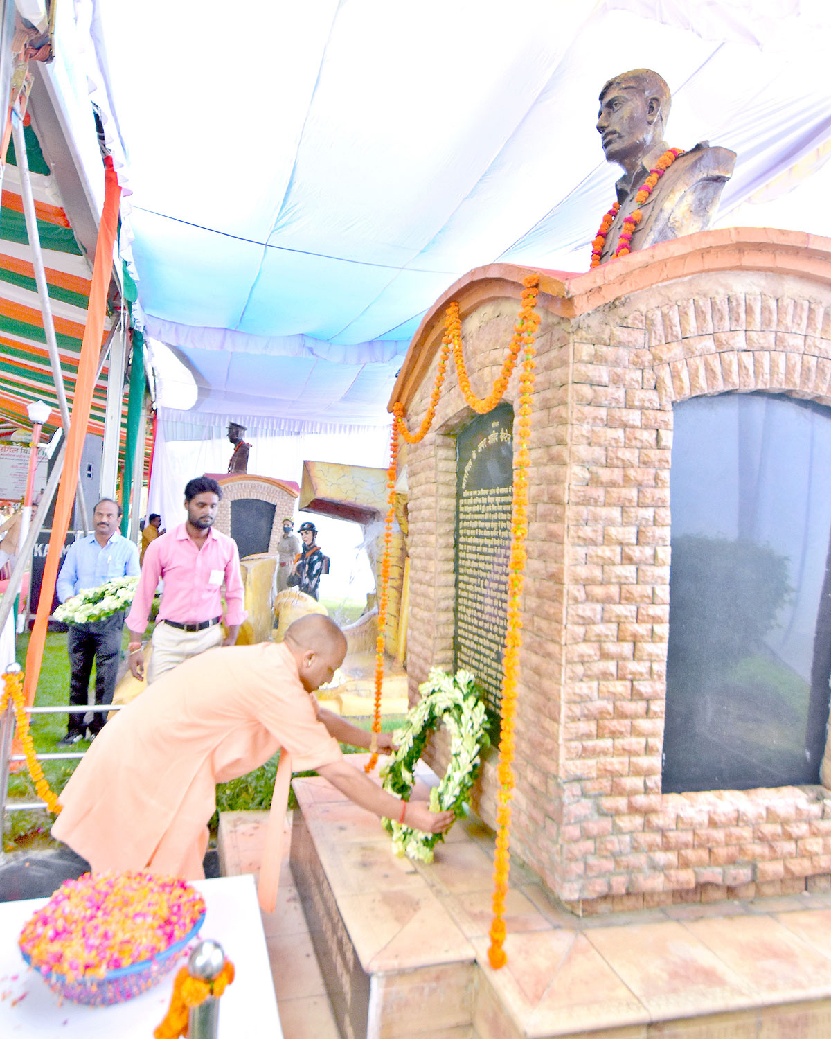 देश की खातिर जाति-मत मजहब की संकीर्णता से ऊपर उठना होगा: योगी