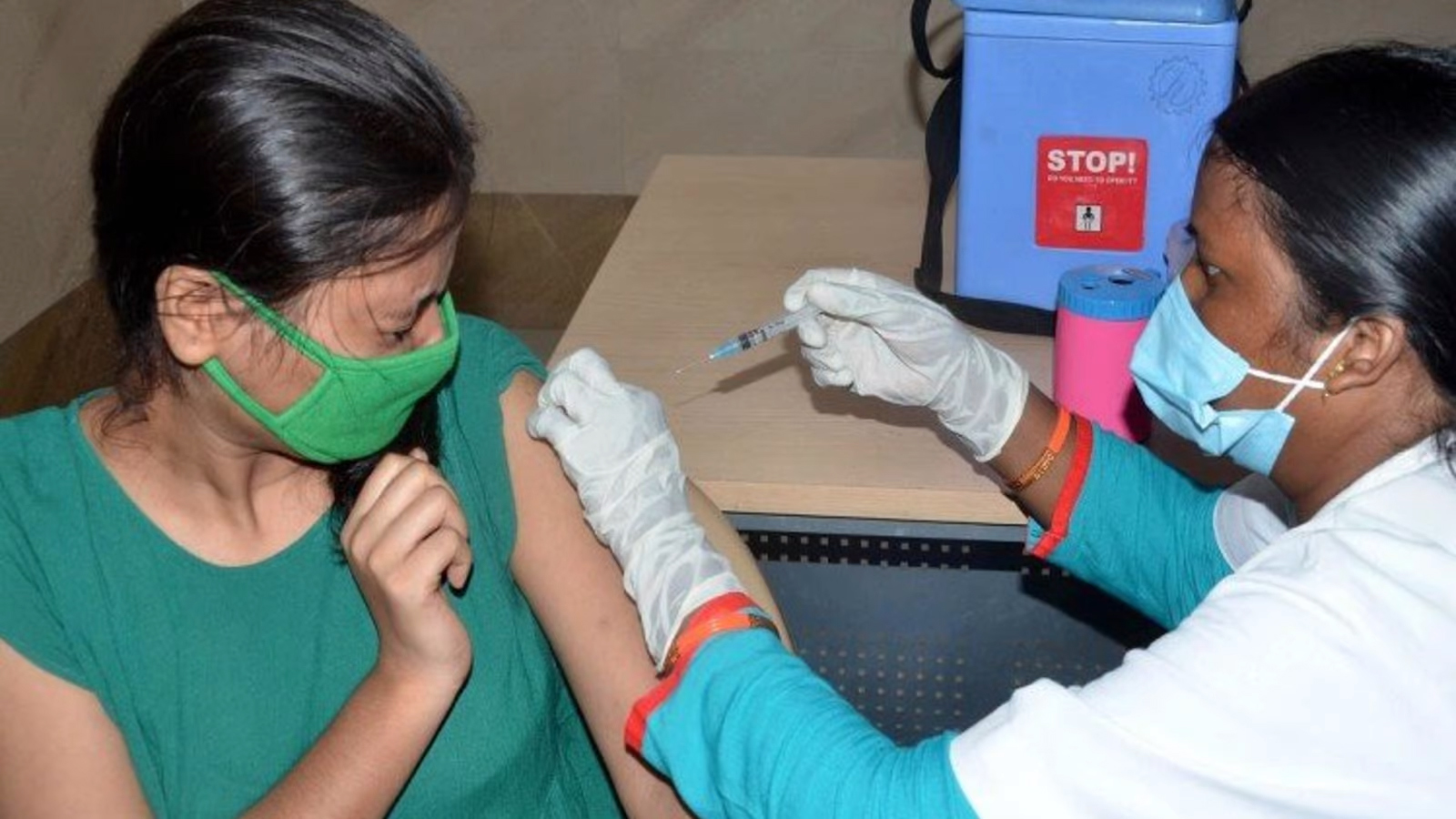 कोविड टीकाकरण में 203.21 करोड़ से अधिक टीके लगे