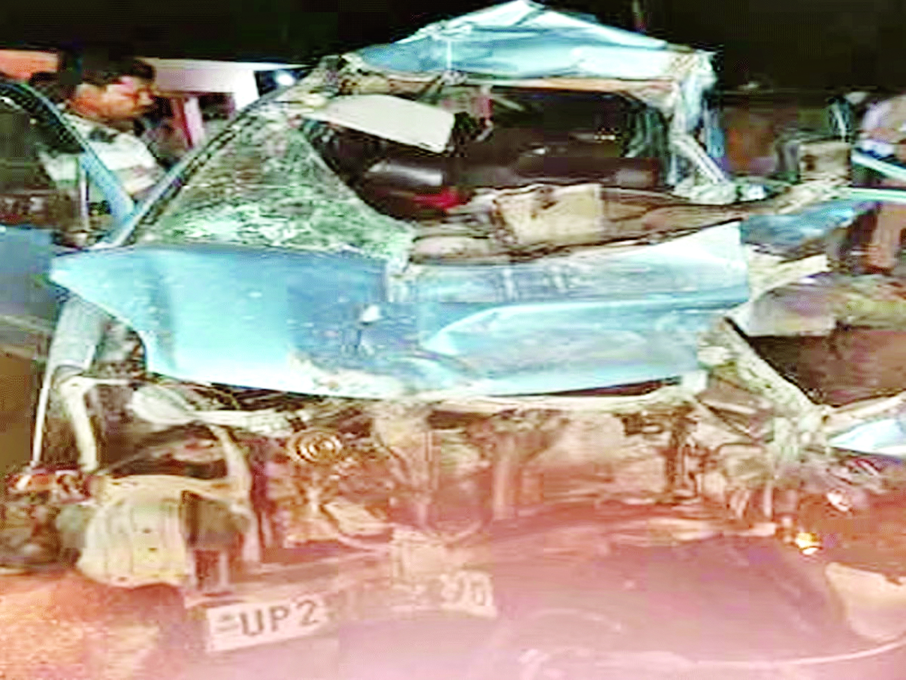 बदायूं में भीषण सड़क हादसा : सड़क पर खड़ी ट्राली से टकराई कार, चार की मौत