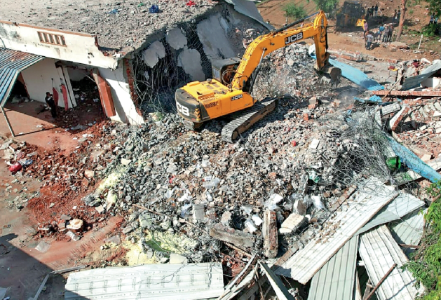 गुजरात पटाखा फैक्ट्री हादसा: एक ही परिवार के 11 लोगों की दर्दनाक मौत