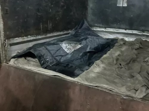 आगरा में पत्नी-बेटी की हत्या के बाद पति फरार