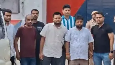 अयोध्या राम मंदिर चढ़ावा मामले में आरोपी के घर तलाशी अभियान चलाती पुलिस का सांकेतिक चित्र।