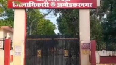 अंबेडकरनगर के फुलवरिया टोल प्लाजा पर टोल विवाद का सांकेतिक दृश्य।