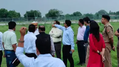 उन्नाव में अवध एक्सप्रेसवे उद्घाटन स्थल पर सुरक्षा और व्यवस्थाओं का निरीक्षण करते प्रशासनिक एवं पुलिस अधिकारी।