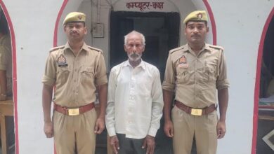 अंबेडकरनगर के जलालपुर थाना पुलिस द्वारा गिरफ्तार किए गए आरोपी का प्रतीकात्मक दृश्य।