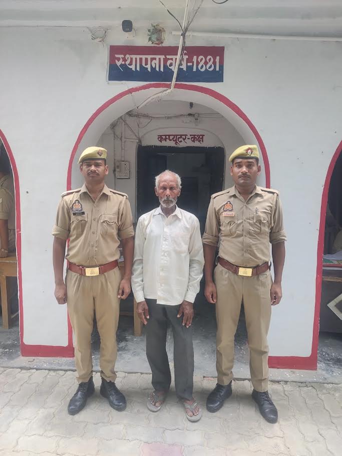 अंबेडकरनगर के जलालपुर थाना पुलिस द्वारा गिरफ्तार किए गए आरोपी का प्रतीकात्मक दृश्य।