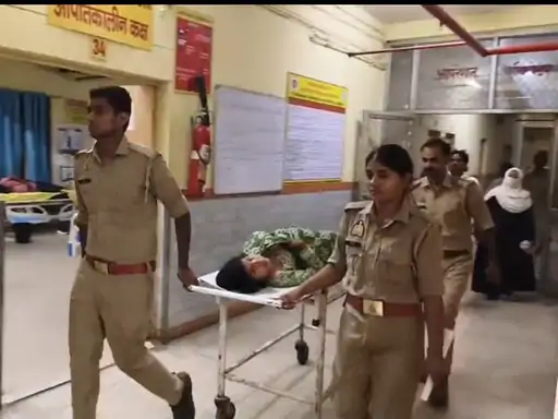 कानपुर के कलक्टरगंज होटल में हुई संदिग्ध मौत की पुलिस जांच का दृश्य।