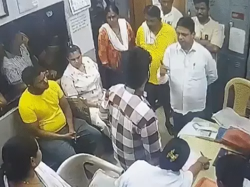 डॉक्टरों से मारपीट के आरोप में गिरफ्तार शिवसेना (शिंदे गुट) के पार्षद रमेश म्हात्रे।