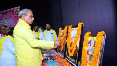 अकबरपुर के लोहिया भवन में महाराजा दक्ष प्रजापति जयंती समारोह में उपस्थित कैबिनेट मंत्री ओमप्रकाश राजभर।