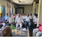 अम्बेडकरनगर में प्रतिभा अलंकरण समारोह और छात्रवृत्ति योजना की घोषणा करते डॉ. पवन कुमार तिवारी।