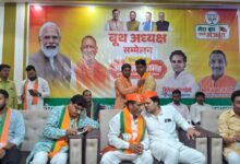 अम्बेडकरनगर में भाजपा बूथ अध्यक्ष सम्मेलन के दौरान उपस्थित पार्टी पदाधिकारी और कार्यकर्ता।