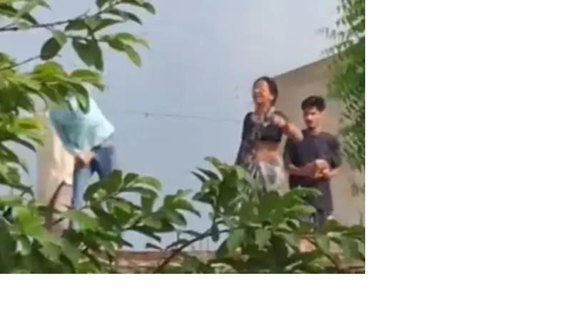 अंबेडकरनगर के इब्राहिमपुर क्षेत्र में पथराव की घटना के बाद मौके पर जांच करती पुलिस टीम।