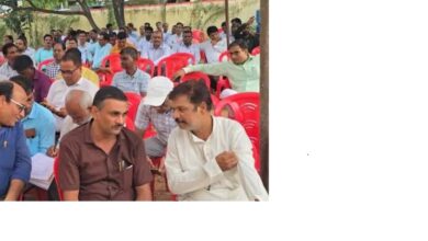 अंबेडकरनगर में डीआईओएस कार्यालय पर धरना-प्रदर्शन करते शिक्षकों की सांकेतिक तस्वीर।