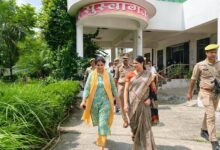 अंबेडकरनगर में UPTET-2026 परीक्षा केंद्रों का निरीक्षण करतीं डीएम और एसपी