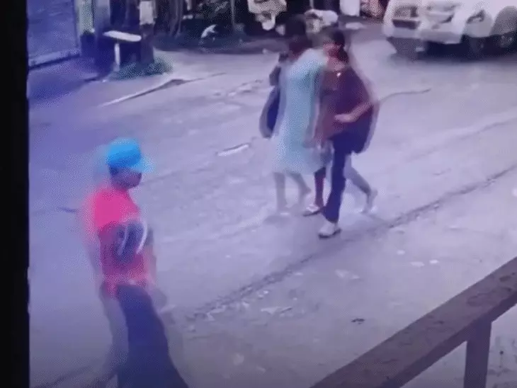 बारुईपुर रेप-हत्या मामले में मुख्य आरोपी की गिरफ्तारी के बाद जांच करती पश्चिम बंगाल पुलिस।