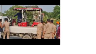 अंबेडकरनगर के न्योतरिया बाइपास पर ट्रेलर और ई-रिक्शा की टक्कर के बाद दुर्घटनास्थल का प्रतीकात्मक दृश्य।