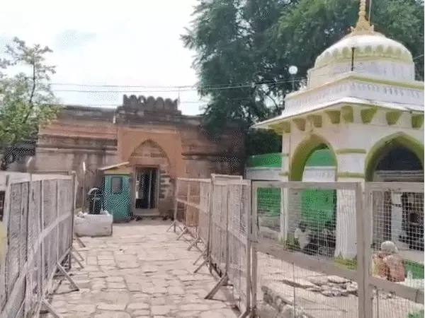 धार में भोजशाला विवाद के बीच जुमे की नमाज को लेकर तैनात पुलिस और प्रशासनिक व्यवस्था का दृश्य।