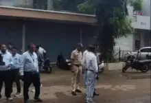 धार में भोजशाला के पास नमाज स्थल पर चल रही प्रशासनिक तैयारियों का दृश्य