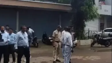धार में भोजशाला के पास नमाज स्थल पर चल रही प्रशासनिक तैयारियों का दृश्य