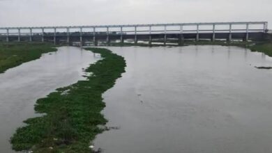 अम्बेडकरनगर में बाढ़ नियंत्रण कक्ष से जलस्तर की निगरानी और आपदा प्रबंधन का सांकेतिक दृश्य।