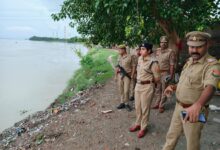 अम्बेडकरनगर में कांवड़ यात्रा मार्ग का निरीक्षण करतीं पुलिस अधीक्षक प्राची सिंह।