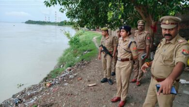 अम्बेडकरनगर में कांवड़ यात्रा मार्ग का निरीक्षण करतीं पुलिस अधीक्षक प्राची सिंह।