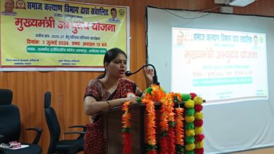 राजकीय इंजीनियरिंग कॉलेज अंबेडकरनगर में मुख्यमंत्री अभ्युदय योजना के प्रशिक्षण कार्यक्रम का उद्घाटन करतीं जिलाधिकारी ईशा प्रिया।