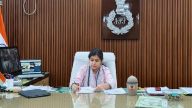 अंबेडकरनगर पुलिस कार्यालय में जनसुनवाई के दौरान फरियादियों की शिकायतें सुनतीं एसपी प्राची सिंह।
