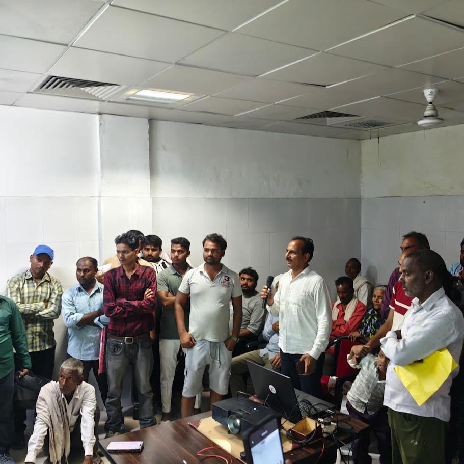 अंबेडकरनगर के एमआरए मेडिकल कॉलेज में मानसिक स्वास्थ्य जागरूकता कार्यक्रम का दृश्य।