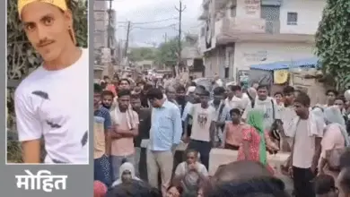 गाजियाबाद में बर्थडे पार्टी के दौरान युवक की हत्या के बाद घटनास्थल पर जांच करती पुलिस