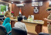 अम्बेडकरनगर पुलिस कार्यालय में आयोजित जनसुनवाई के दौरान शिकायतें सुनतीं पुलिस अधीक्षक प्राची सिंह।