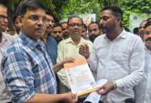 रामनगर मेडिकल प्रकरण को लेकर आलापुर तहसील में ज्ञापन सौंपते सर्वण आर्मी के पदाधिकारी।