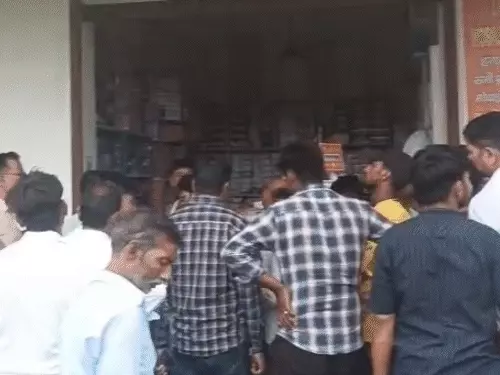 लखनऊ के काकोरी क्षेत्र में शटर तोड़कर हुई मोबाइल और इलेक्ट्रॉनिक्स दुकान में चोरी की सांकेतिक तस्वीर।