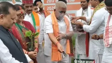 सीएसए कानपुर में वृहद वृक्षारोपण महाअभियान के तहत पौधरोपण का दृश्य।