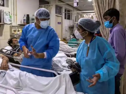 केरल के एक अस्पताल में कार्यरत जूनियर डॉक्टर का प्रतीकात्मक दृश्य।