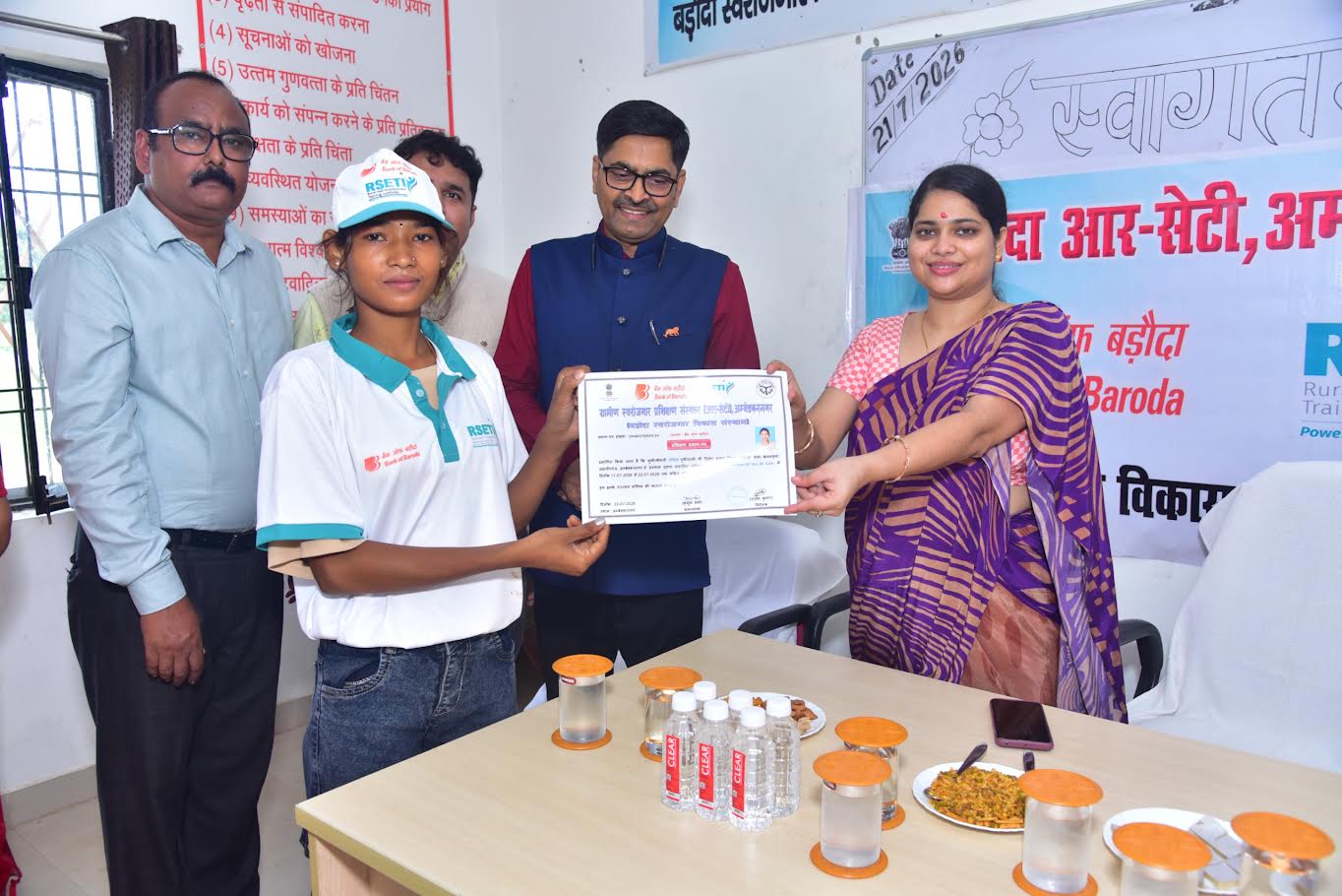 अम्बेडकरनगर के आरसेटी में बीसी सखी प्रशिक्षण समापन समारोह का दृश्य।