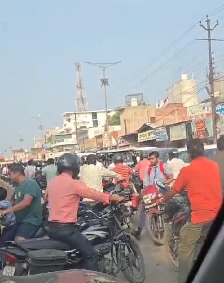लखनऊ में विधानसभा घेराव के दौरान प्रदर्शन करते कोटेदार।
