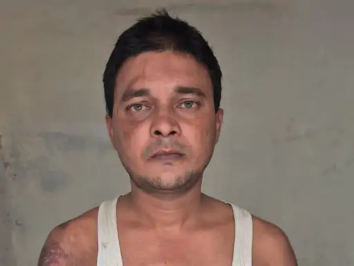 लखनऊ एयरपोर्ट पर बम की सूचना के बाद सुरक्षा जांच में जुटी सीआईएसएफ और अन्य एजेंसियां।