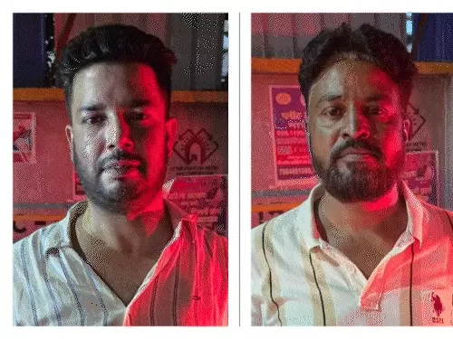 लखनऊ के फर्जी इंटरनेशनल कॉल सेंटर से जुड़ी साइबर ठगी के आरोप में गिरफ्तार आरोपी पुलिस हिरासत में।