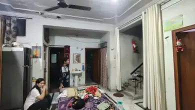 लखनऊ के गोमतीनगर स्थित बंद मकान में चोरी की घटना के बाद जांच करती पुलिस का सांकेतिक दृश्य।