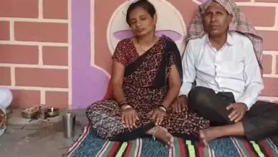 NEET परीक्षा से जुड़े मामले में छात्र की मौत के बाद जांच करती पुलिस और शोक में परिजन।