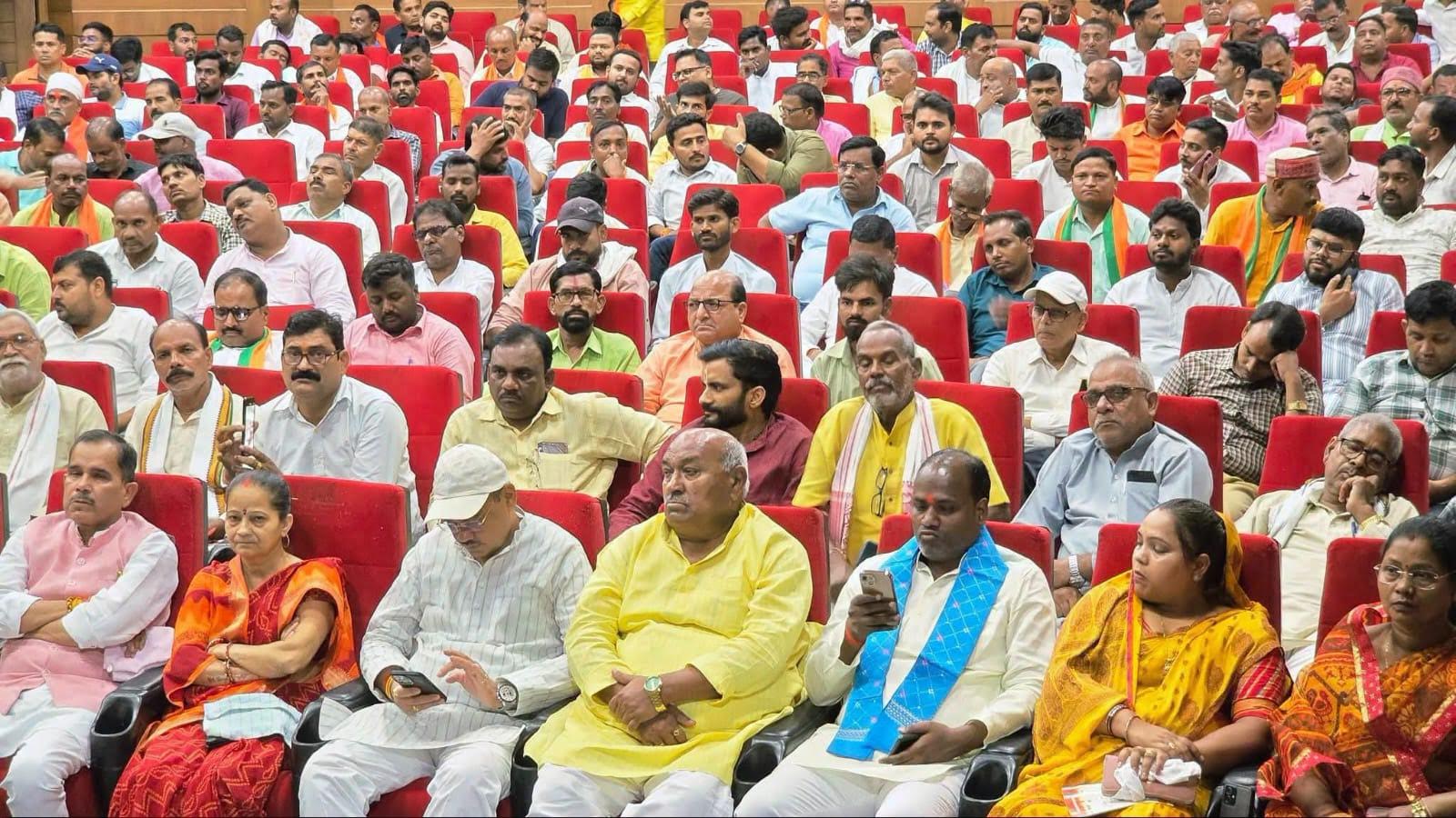 अंबेडकरनगर में भाजपा कार्यकर्ता सम्मेलन में डॉ श्यामा प्रसाद मुखर्जी जयंती कार्यक्रम
