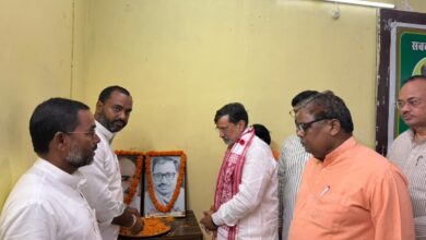 अंबेडकरनगर के भाजपा जिला कार्यालय अटल भवन में संगठनात्मक बैठक को संबोधित करते क्षेत्रीय अध्यक्ष अवधेश द्विवेदी।