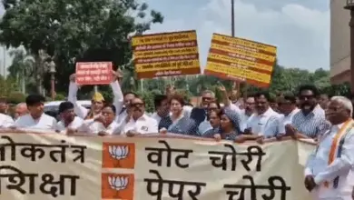 लोकसभा में पेपर लीक संशोधन बिल पर हंगामे के दौरान सदन की कार्यवाही।