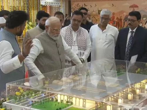 राजस्थान के पचपदरा में देश की सबसे आधुनिक रिफाइनरी का उद्घाटन करते प्रधानमंत्री नरेंद्र मोदी।