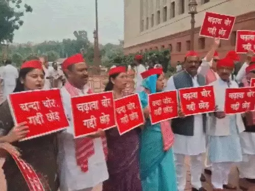 लोकसभा में पेपर लीक संशोधन विधेयक 2026 पर भाषण देते राहुल गांधी।